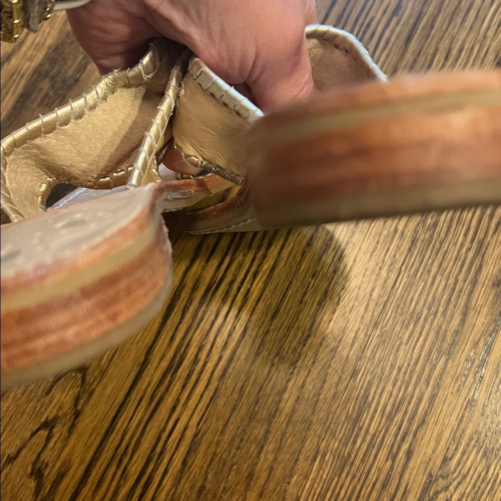 Jack Rogers Beige and Silver Leather Sandals. 8 Medium - Picture 6 of 7